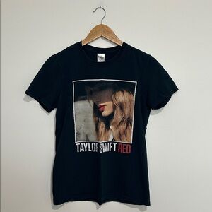 Taylor Swift Red 2013 Concert Tee size Small